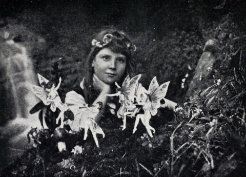 Cottingley_Fairies_1_article.jpeg