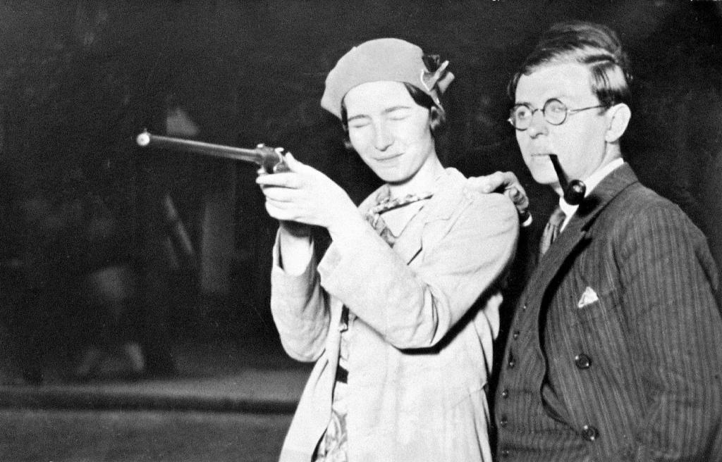 Simone de Beauvoir &amp; Jean-Paul Sartre Shooting a Gun in Their First Photo Together (1929) | Open Culture