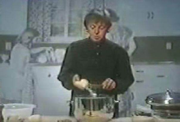 Paul McCartney Shows You How to Make Mashed Potatoes (1998)