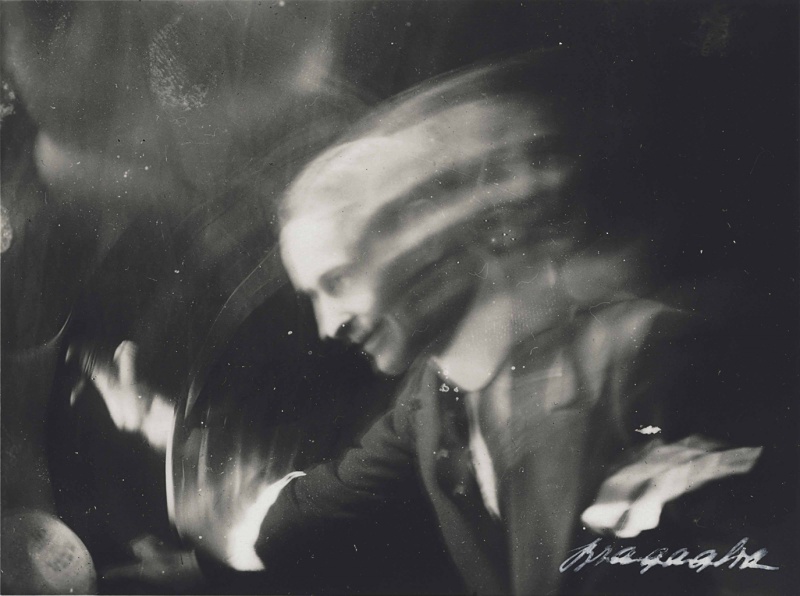 https://cdn8.openculture.com/2017/08/13193833/800px-Bragaglia_Anton_Giulio_1911_Waving.jpg