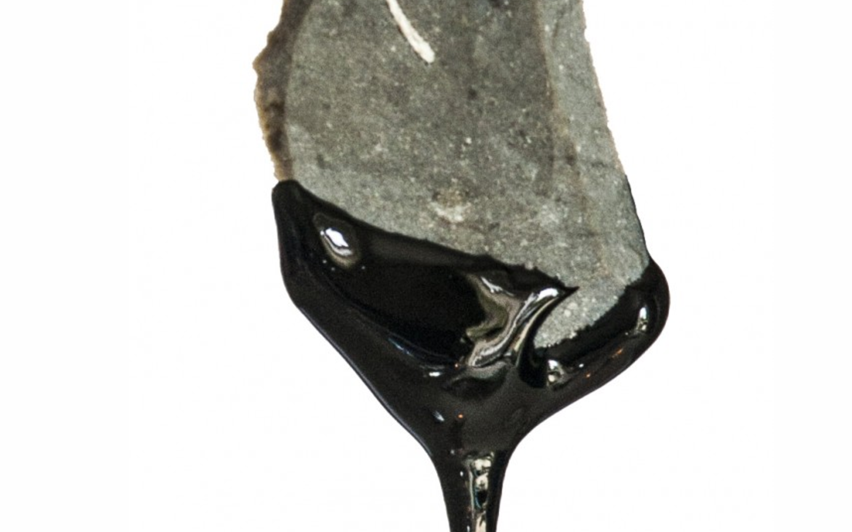 New Study Reveals How the Neanderthals Made Super Glue 200,000 Years