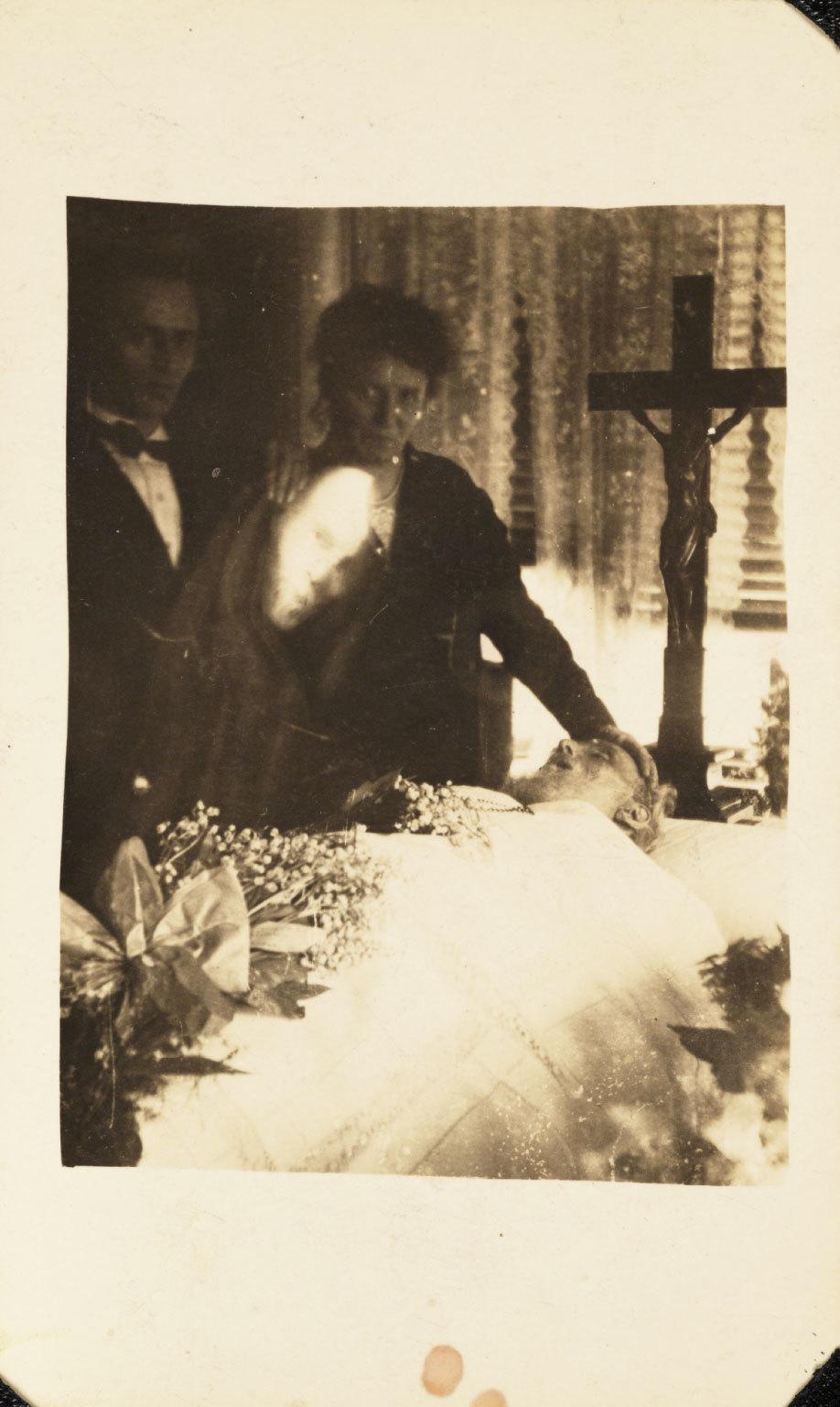 Eerie 19th Century Photographs of Ghosts: See Images from the Long ...