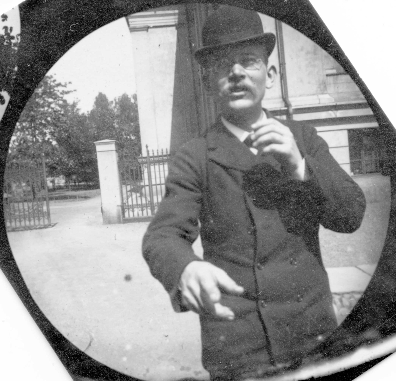 The 19-Year-Old Who Shot Spy Camera Street Photos in the 1890s