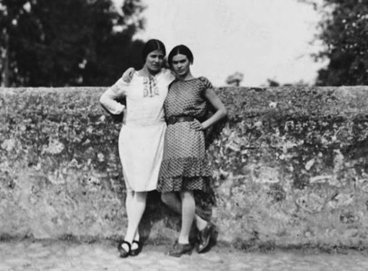 Rare Photos of Frida Kahlo, Age 13-23 rare frida kahlo photographs 10