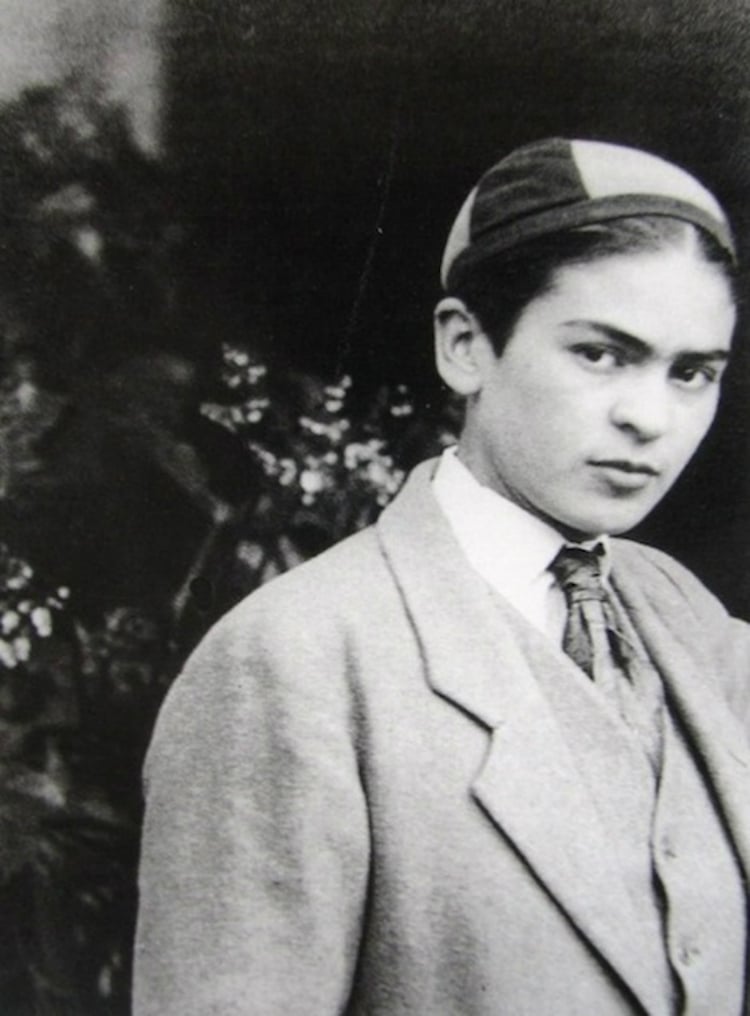 Rare Photos of Frida Kahlo, Age 13-23 rare frida kahlo photographs 9