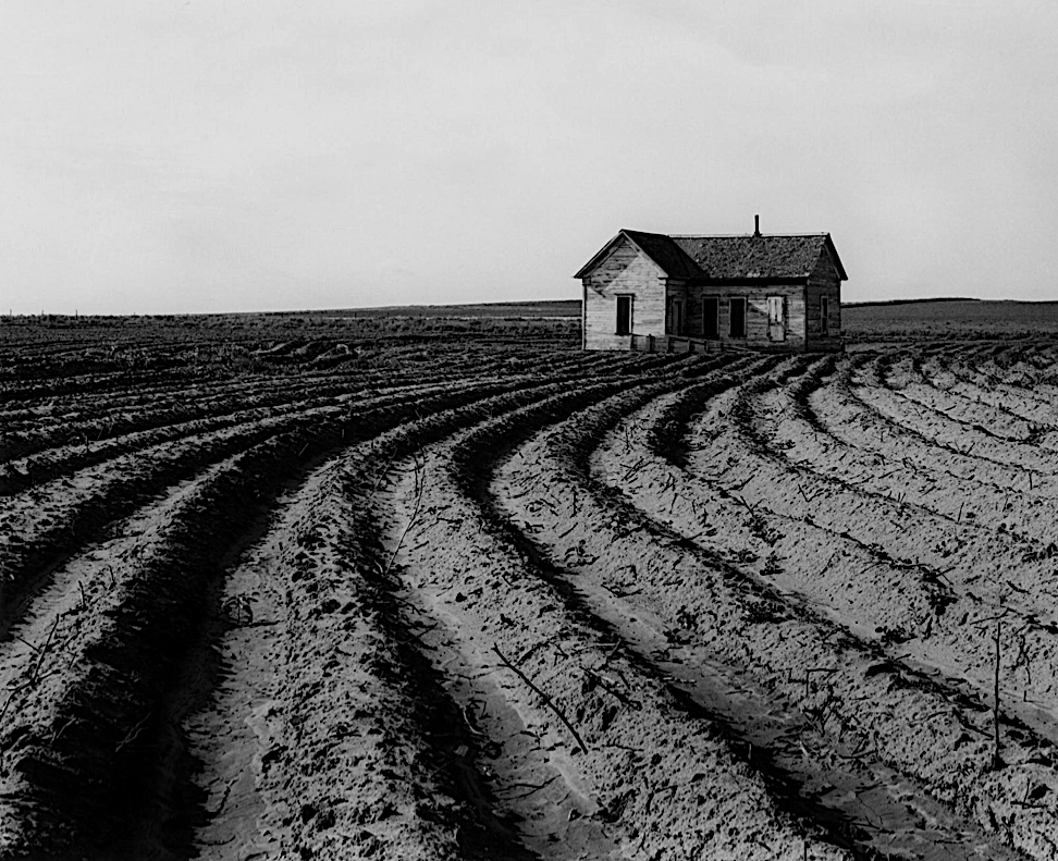 Legendary photographer documents vast country over three decades