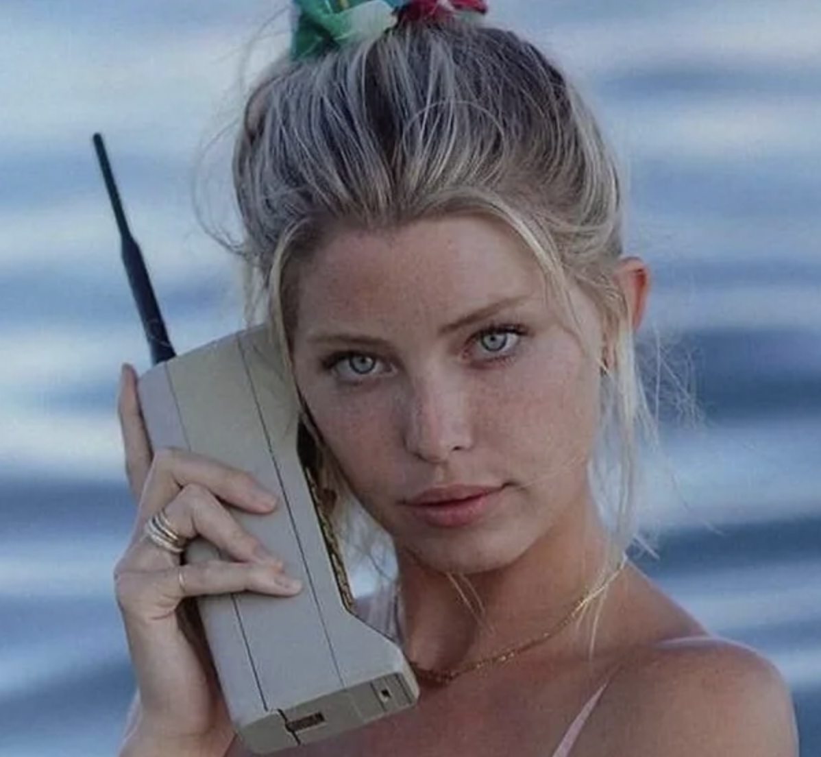 The First Cellphone: Discover Motorola's DynaTAC 8000X, A, 48% OFF