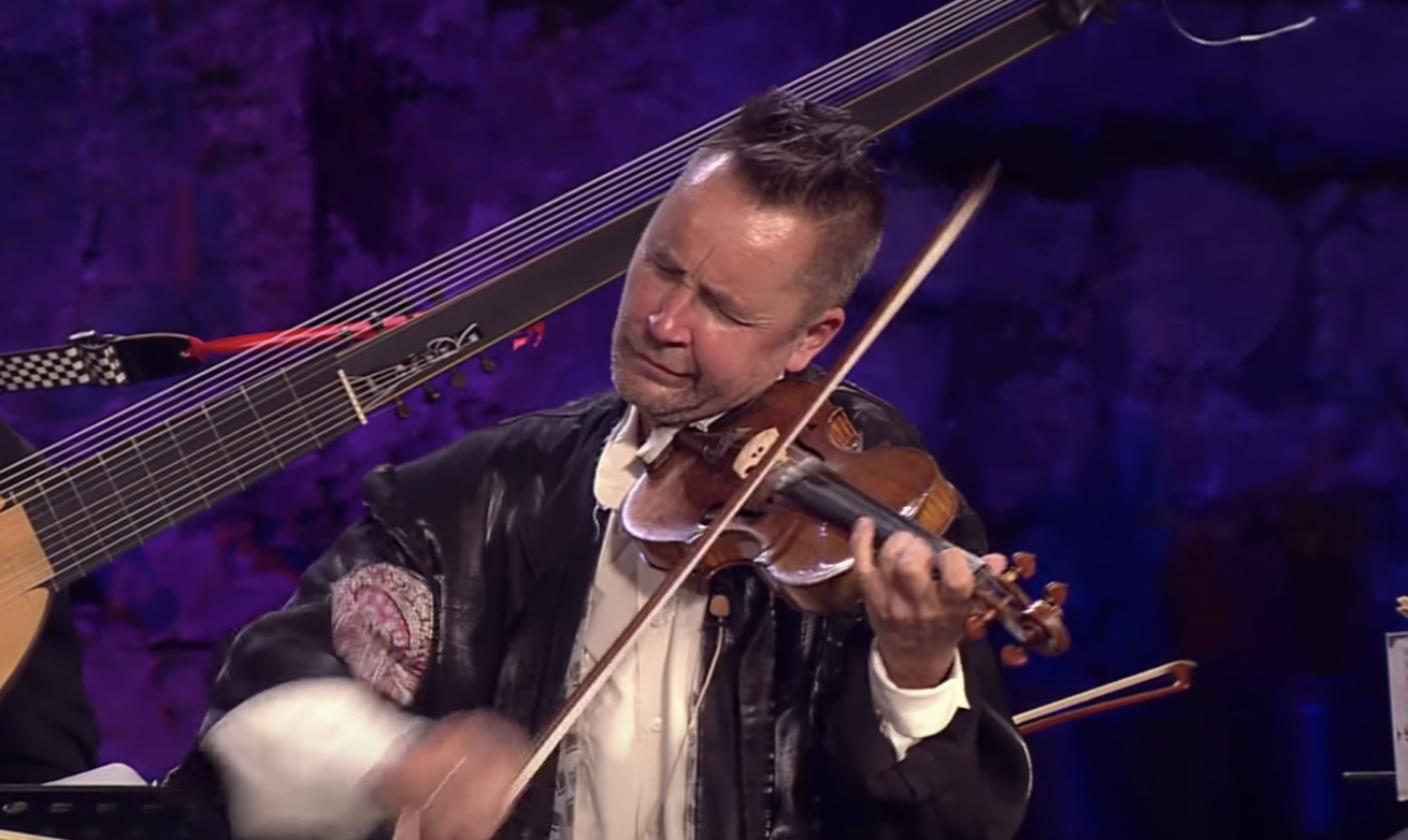 Superstar Violinist Nigel Kennedy Reinvents Jimi Hendrix's "Purple Haze