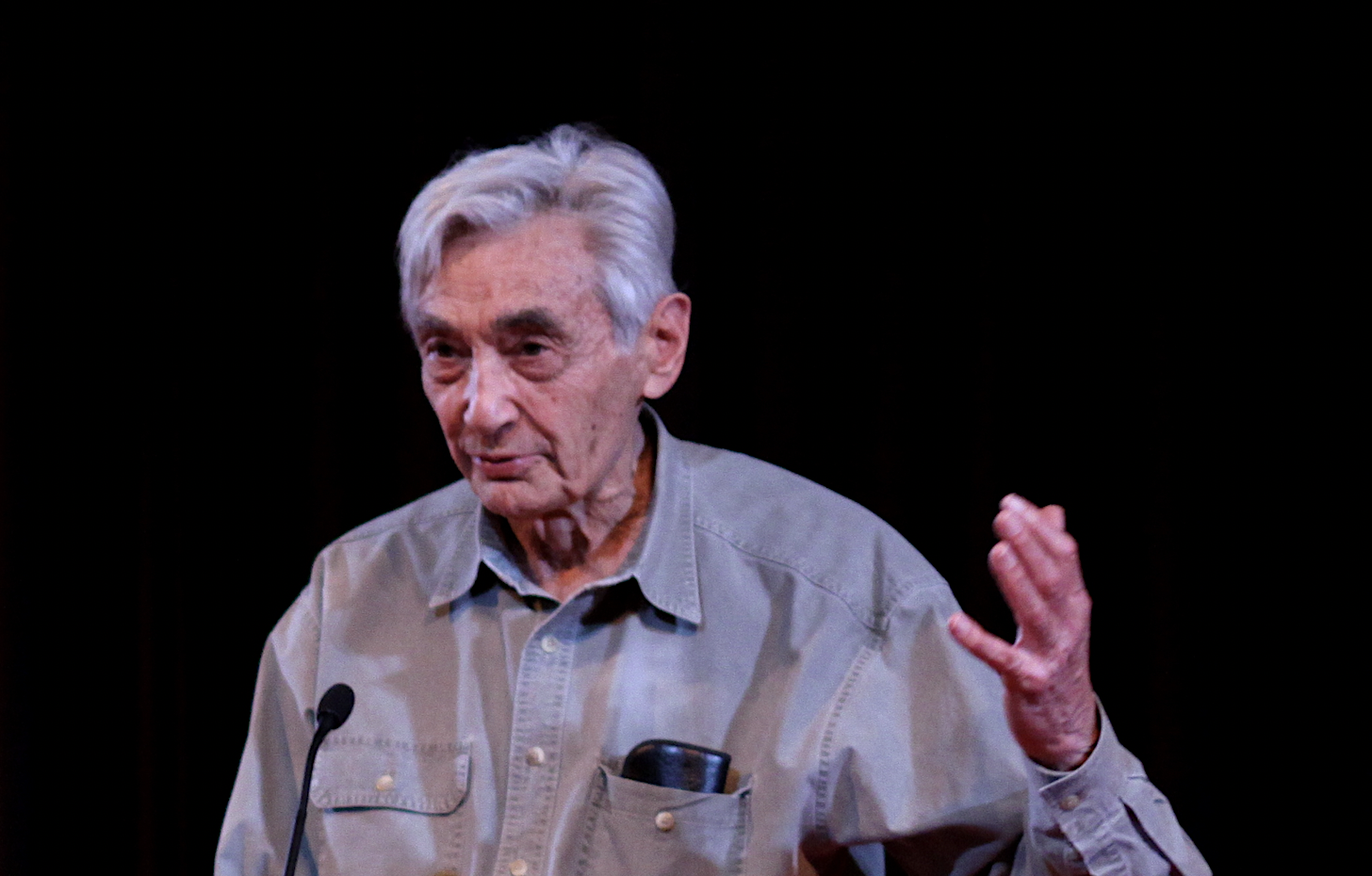 Howard Zinn s Recommended Reading List For Activists Who Want To Change 