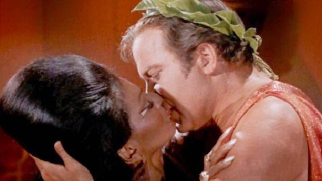 As Star Trek's Lieutenant Uhura, Nichelle Nichols (RIP) Starred in "TV's  First Interracial Kiss" in 1968 | Open Culture