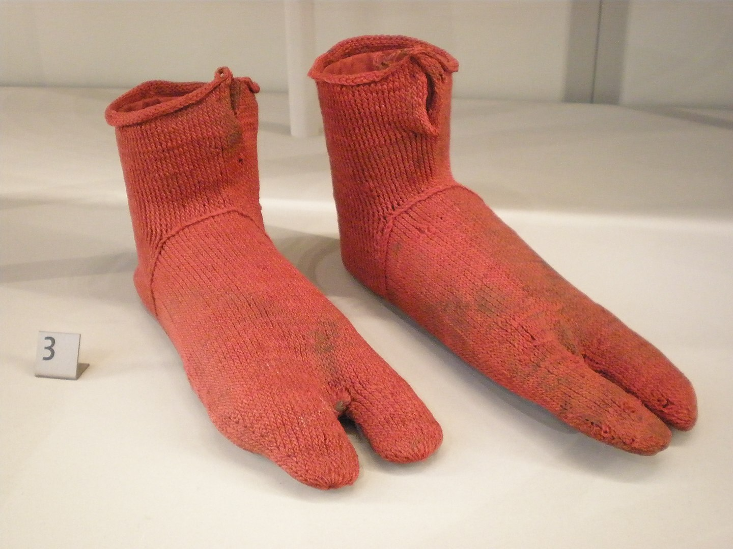 Behold 1,600-Year-Old Egyptian Socks Made with Nålbindning, an Ancient Proto-Knitting Technique