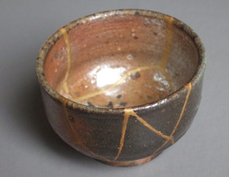 How Japanese Kintsugi Masters Restore Pottery by Beautifying the Cracks