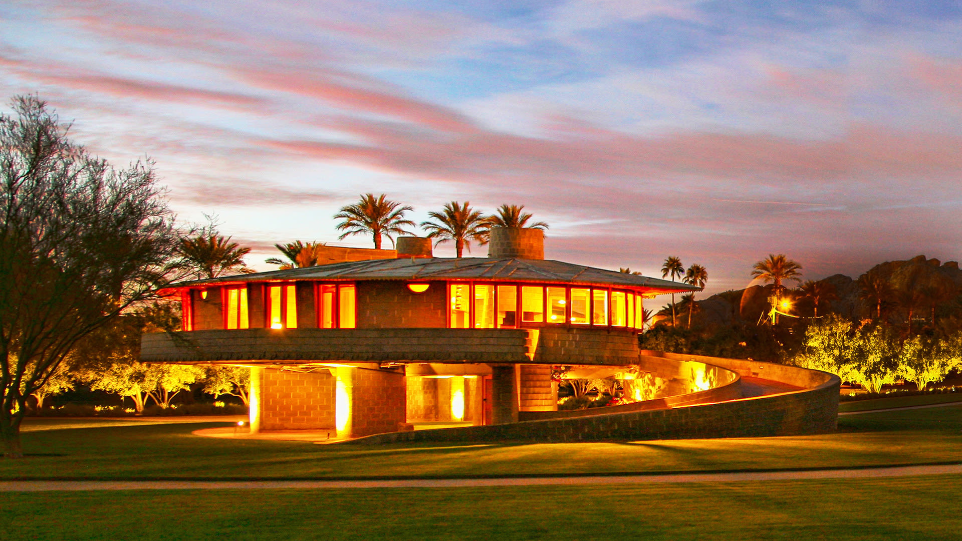 Inside the Beautiful Home Frank Lloyd Wright Designed for