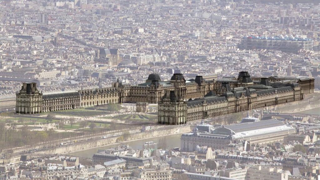 The Architectural History of the Louvre: 800 Years in Three
Minutes