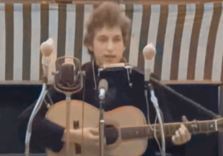 Watch Bob Dylan Play “Mr. Tambourine Man” in Color at the 1964 Newport Folk Festival