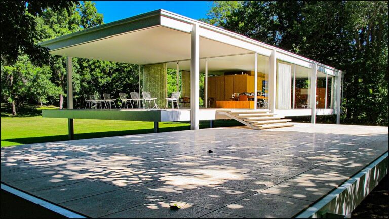 The Iconic Glass House Built by Ludwig Mies van der Rohe—and the Lawsuit That Cast a Shadow Over It
