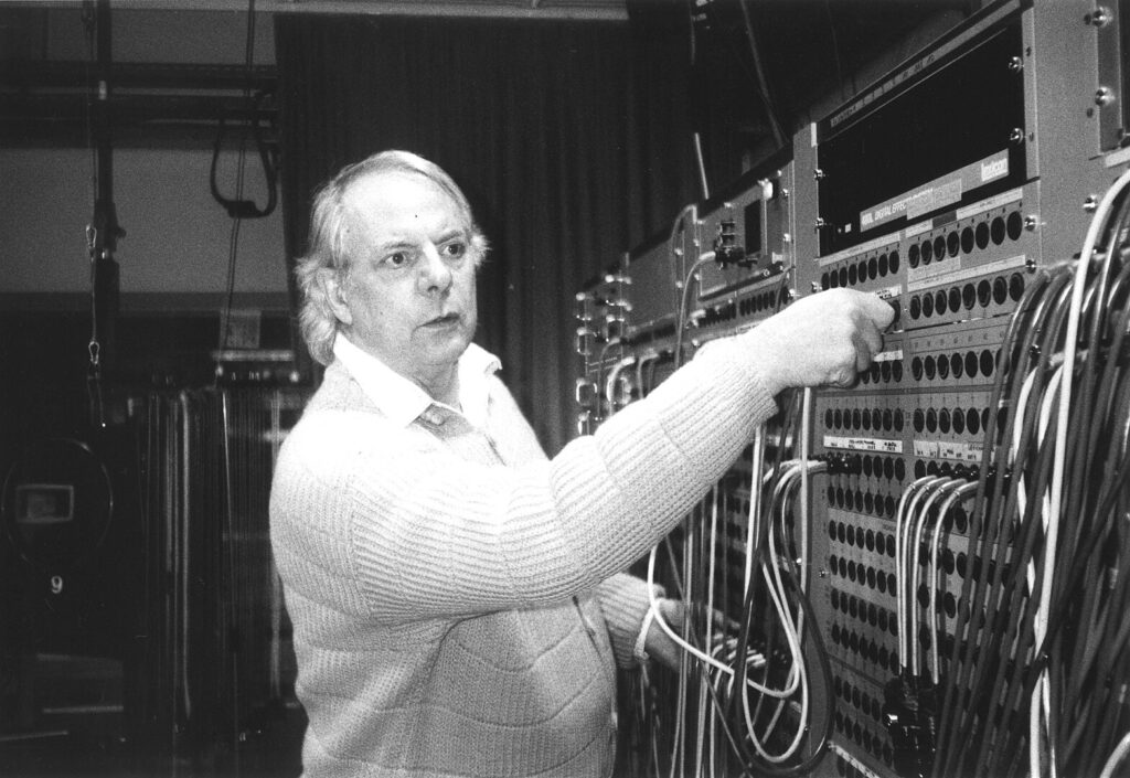 Hear the First Masterpiece of Electronic Music, Karlheinz Stockhausen's Gesang der Junglinge