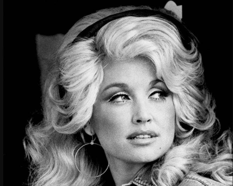 Dolly Parton’s “Jolene” Slowed Down to 33 RPM Sounds Great and Takes on New, Unexpected Meanings (RIP)