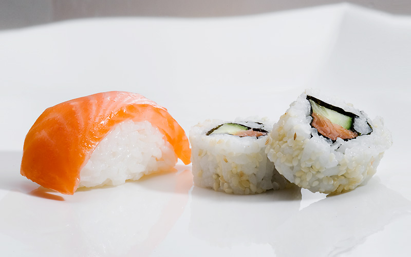 The Right and Wrong Way to Eat Sushi: A Primer | Open Culture